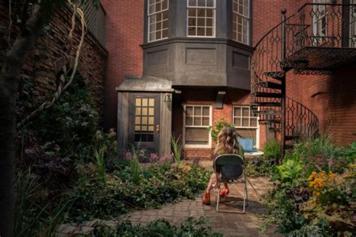 Does anyone live in Carrie Bradshaw’s apartment?