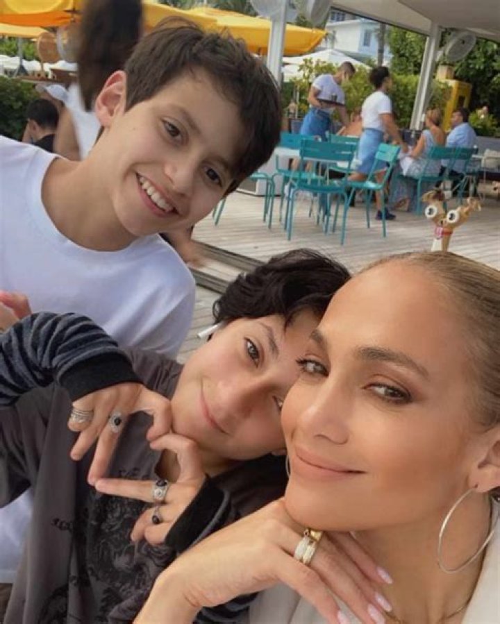 Does Jennifer Lopez have any brothers? – Celebrity.fm – #1 Official Stars, Business & People Network, Wiki, Success story, Biography & Quotes