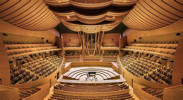 建造華特迪士尼音樂廳需要多長時間？