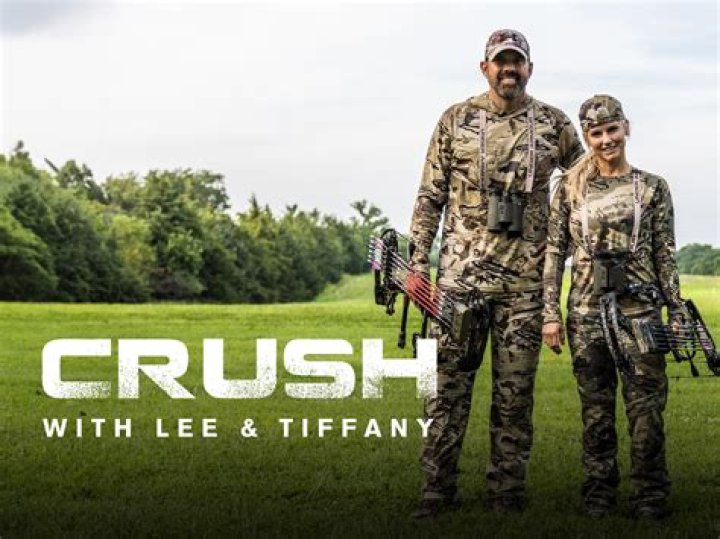 How much land do Lee and Tiffany Lakosky own?