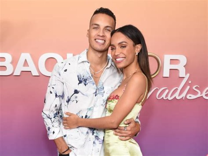 Cé chomh hard is atá Brandon Jones Bachelorette? – Celebrity.fm