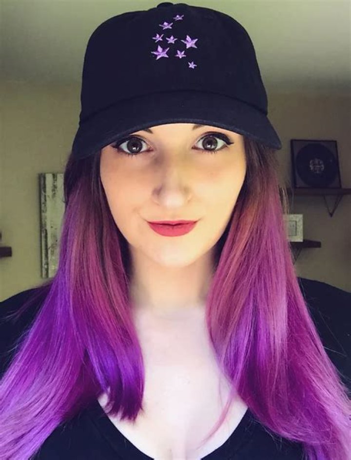 How tall is Lauren Z side? – Celebrity.fm – #1 Official Stars, Business & People Network, Wiki, Success story, Biography & Quotes