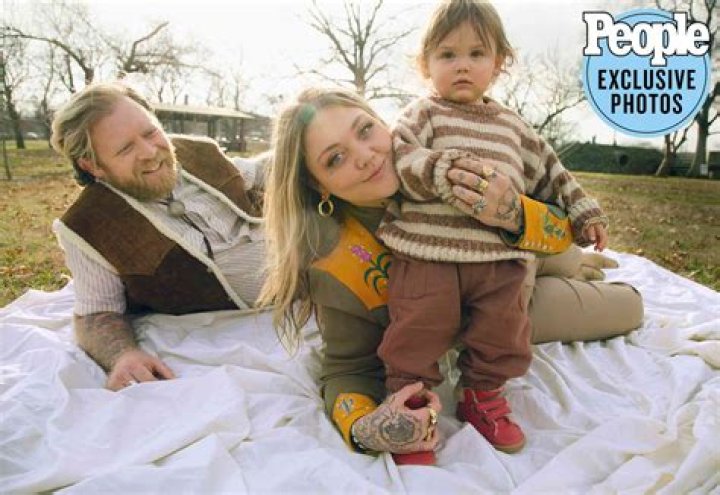 Is Elle King Filipino?