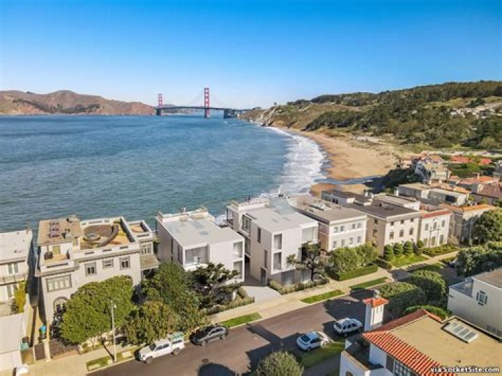 What celebrities live in Sea Cliff San Francisco?