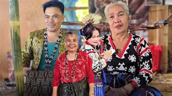 What is the meaning of dreamweavers by Marjorie Evasco?