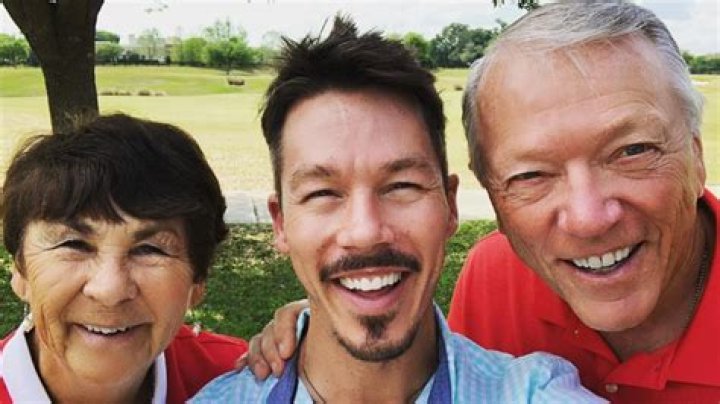 Hvilken nasjonalitet er moren til David Bromstad? – Celebrity.fm