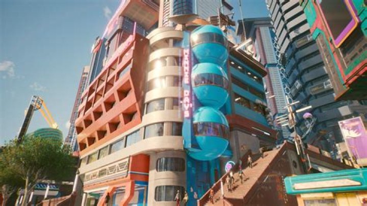 Where is Lucy apartment in While You Were Sleeping?