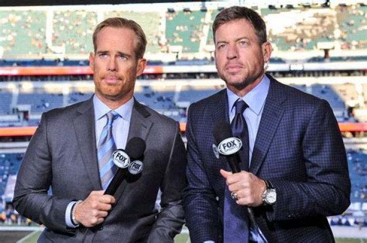Who are the current Monday Night Football commentators?