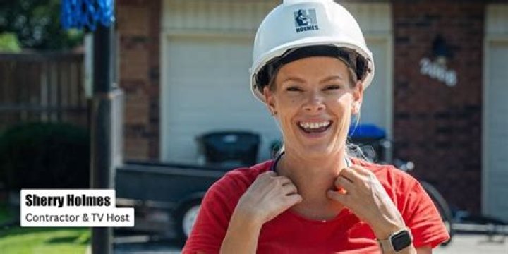 Who pays for the home repairs on Holmes makes it right?